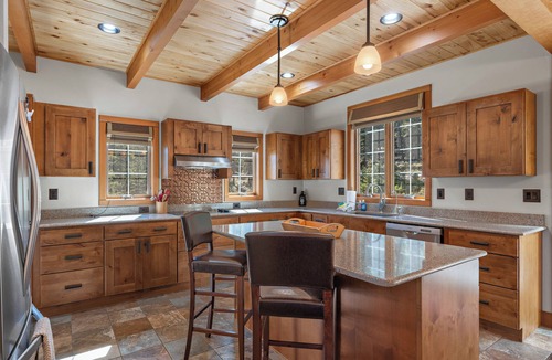 Alma Cabin | New Rental! Pet Friendly 3Bed/2.5Bath -Creekside Solitude