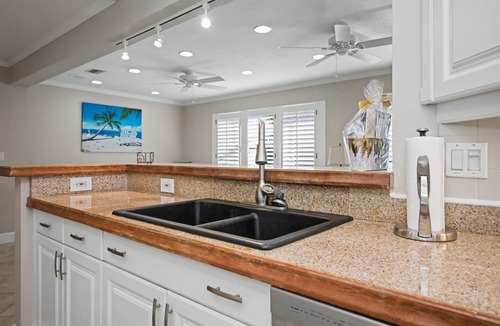 Harbor Hills House | NEW- Sharkie's Getaway