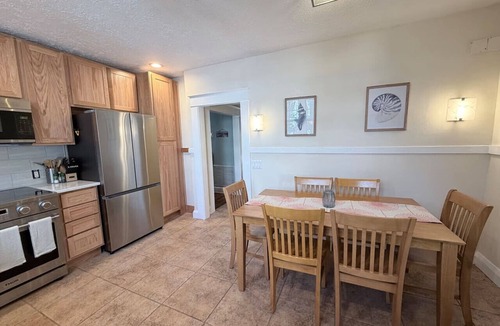 Indian Rocks Beach Cottage | `Oasis` Historic Beachside Cottage 3/2