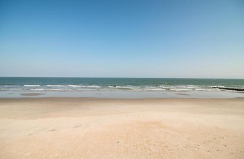Pawleys Island House | Ocean Breezes Historic Home with Creek Dock