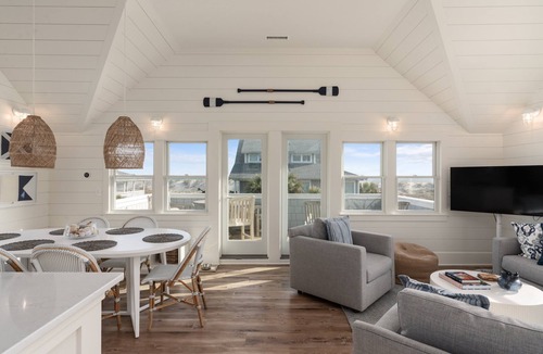 Flora's Bluff House | Ocean Front Cottage 2023 Total Renovation Pet Friendly 5 Star Home BHI Club