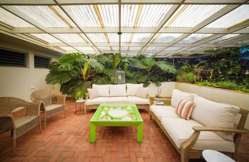Diamond Head - Kapahulu - St. Louis House | Ocean + Skyline Views: Honolulu Retreat
