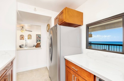 Waikiki Condo | Ocean View Paradise Escape at Waikiki Beach Tower Near Shops & Restaurants