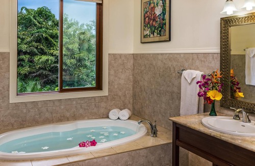Kapaau Hotel | Ocean View Suite @ Hawaii Island Retreat an Eco-Boutique Hotel