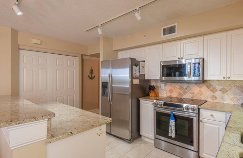 Litchfield by the Sea Condo | Oceanfront Condo - Litchfield by the Sea - Community Pool & Hot Tub