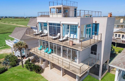 Bermuda Beach House | Oceanfront Experience | Panoramic Views + Pet-friendly