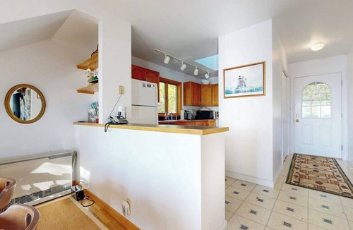 Camden Cabin | Oceanfront home with water views - central AC, washer/dryer & beach access