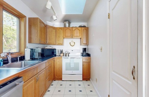 Camden Cabin | Oceanfront home with water views - central AC, washer/dryer & beach access