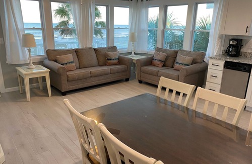 Surfside Beach House | Oceanfront TOES in The SAND Surfside Beach 2br/1ba FREE WiFi