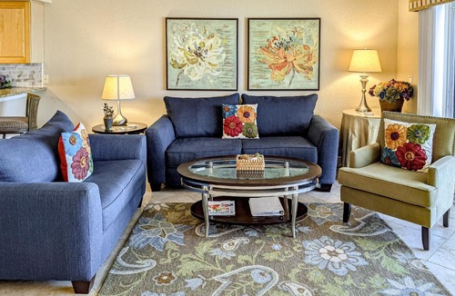 Independence Square House | Oceanside 305