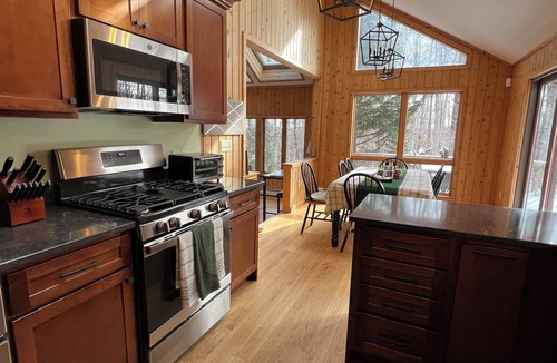 Ludlow Cabin | Okemo Mountain Ski Lodge - Sleeps 9, Hot Tub, Game Room, Pet Friendly!