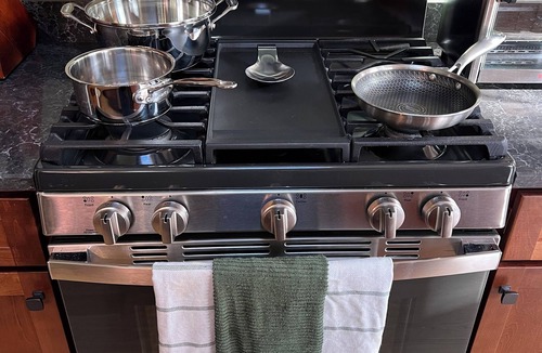 Ludlow Cabin | Okemo Mountain Ski Lodge - Sleeps 9, Hot Tub, Game Room, Pet Friendly!