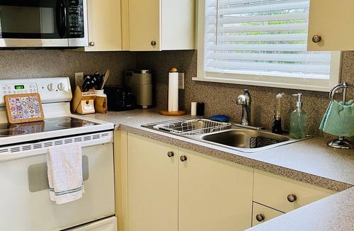 Sarasota Cottage | Old Florida cottage minutes from Siesta Key Beach