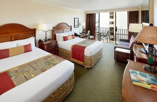 Waikiki Hotel | On Beautiful Waikiki Beach! Pool, Spa, 3 On-Site Restaurants, Water Activities