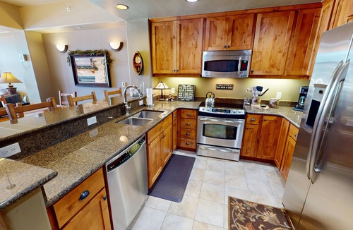 Frisco Condo | On Lake Rec Path! Walk to Dining, Shops. Hot Tubs, Elevator. Near Everything!