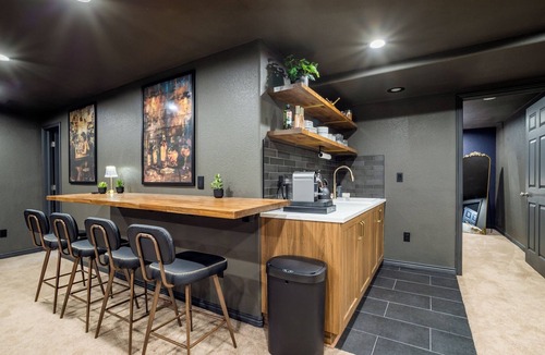 Berkley House | On Meade Speakeasy – Hot Tub, Fire Pit, near Downtown