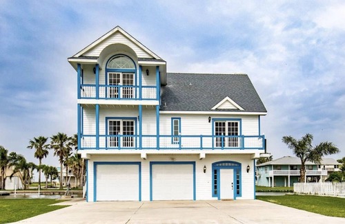Galveston House | On the water; Sunrise/sunset views; Great fishing; Spacious;Plenty of activities