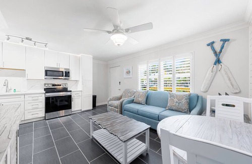 Siesta Key Village Condo | One Bed/One Bath Condo- Step From Siesta Key Beach with Pool On Property!
