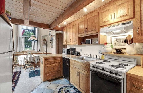 Bethel Condo | Opera House Loft 02 - Bethel Village