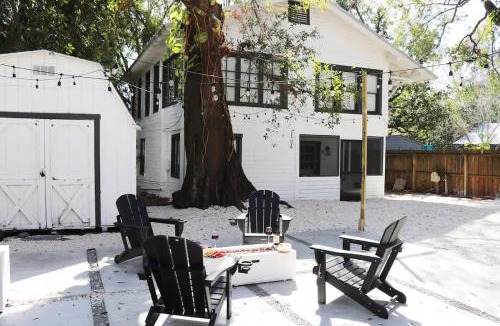 South Seminole Heights House | Outdoor Hangout with BBQ, Firepit, Bocce Ball and More