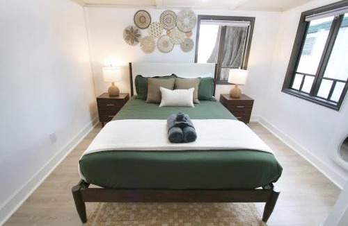 South Seminole Heights House | Outdoor Hangout with BBQ, Firepit, Bocce Ball and More