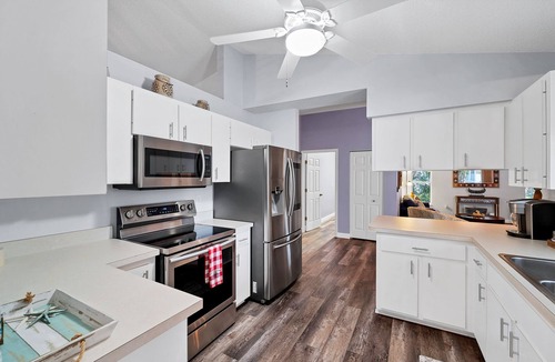 Braden River House | Palm Aire Golf Course home in Sarasota near Benderson Park, UTC and beaches.