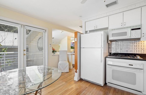 Treasure Island Cottage | Palm Cottage Treasure Island Beach Sleeps 4