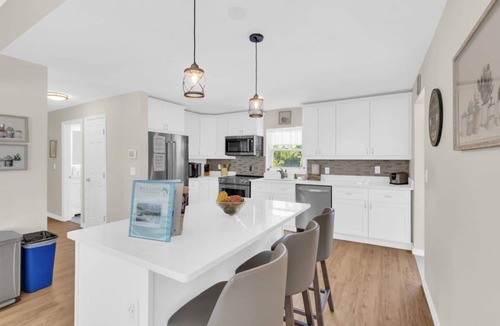 South Poinsettia Villa | Palm Paradise Oasis: Heated Saltwater Pool by Siesta Key