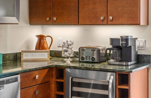 Indian Beach Sapphire Shores House | Palm Retreat near Ringling Museum!
