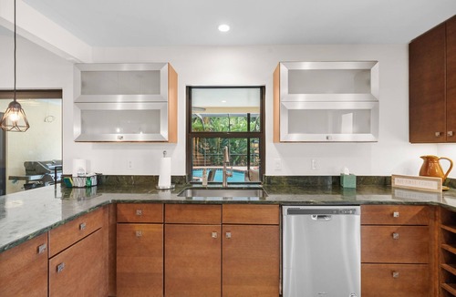 Indian Beach Sapphire Shores House | Palm Retreat near Ringling Museum!