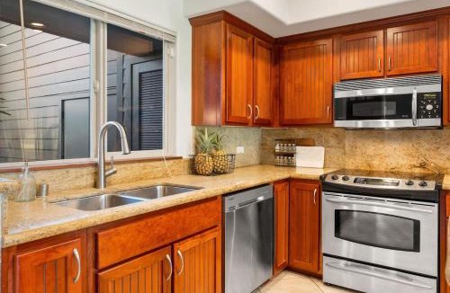 Kamuela House | Palm Villas stylish luxury condo with Mauna Lani Beach Club Access