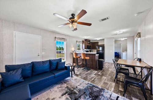 Port Charlotte House | Paradise is all around II -Beautiful Beaches, Golf Course, Restaurants, Shopping