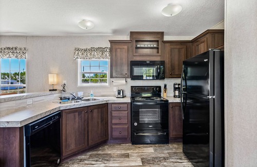 Port Charlotte House | Paradise is all around II -Beautiful Beaches, Golf Course, Restaurants, Shopping