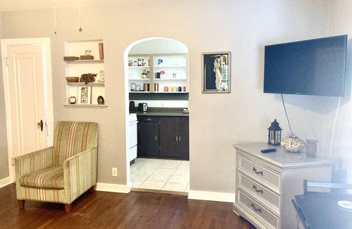 Historic Uptown Apartment | Parker's Speakeasy