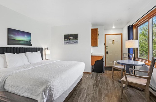 Ellison Bay Hotel | Parkside Inn