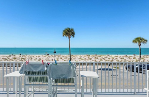 Pass-a-Grille Historic District Condo | Pass a grille Gulf Way Beachfront 13