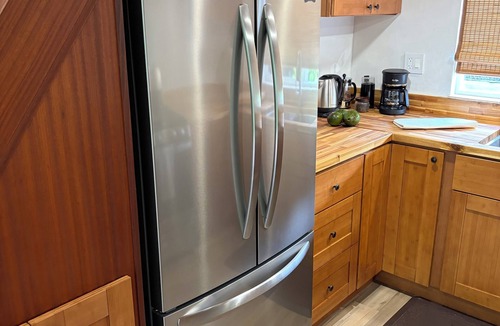 Discovery Harbour Cabin | Peaceful Mango Cabin in Tropical Orchard South Point