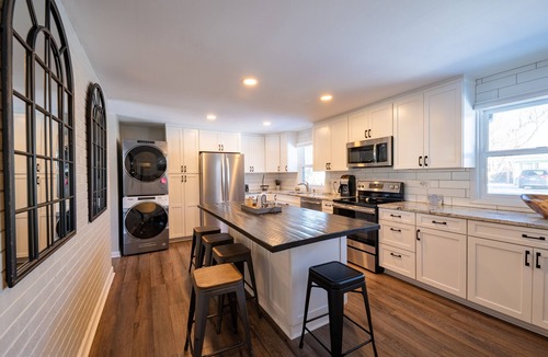 Baseline Sub House | Peaceful Paradise w/Flatiron view, gas fireplace, 30 D min, perfect for RELO