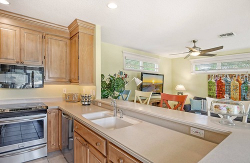 Siesta Key House | Peacock Villa | Semi Private Pool, Steps to Siesta Beach, Cabana Room