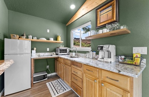Omaha Cabin | Pearl Bay | Romantic Lakeview Cabin with Hot Tub