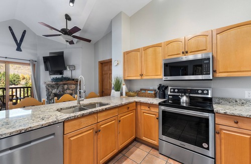 Mountain House Condo | Penthouse Condo w/Spacious Balcony for Beautiful Views, 5 mins to Base Area!