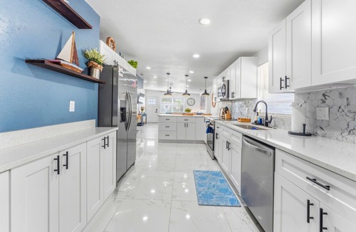 St. Petersburg - Clearwater House | Perfect location Pool Putting Green Large backyard & More!