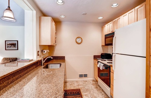 Mountain House Condo | Perfect Mountain Retreat/3br -fireplace, Kids Ski Free 3 Bedroom Condo by RedAwning