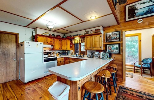 Beaver Cove Cabin | Pet-Friendly Cabin with Deck and Serene Lake Views in Maine