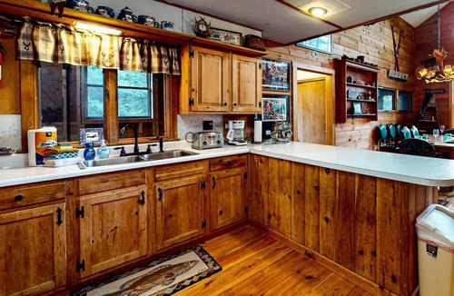 Beaver Cove Cabin | Pet-Friendly Cabin with Deck and Serene Lake Views in Maine