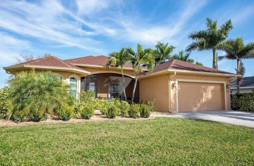 Broadmoor House | Pet-Friendly House w/Pool & Beach Access