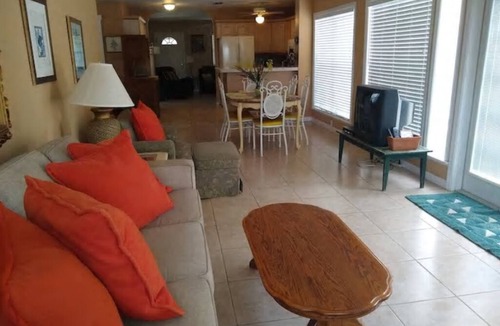 North East Park House | Pet Friendly Luxury St Petersburg Home monthly rental or less