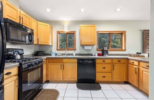 Quandary Village Cabin | Pet-Friendly Mountain Cabin w/Hot Tub & Stunning Views