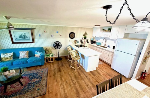Punaluu Condo | Pheapie Beach Retreat, Beachfront, W/Air Conditioner, Large Lanai