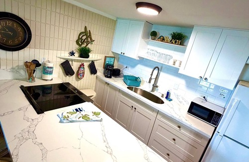 Punaluu Condo | Pheapie Beach Retreat, Beachfront, W/Air Conditioner, Large Lanai